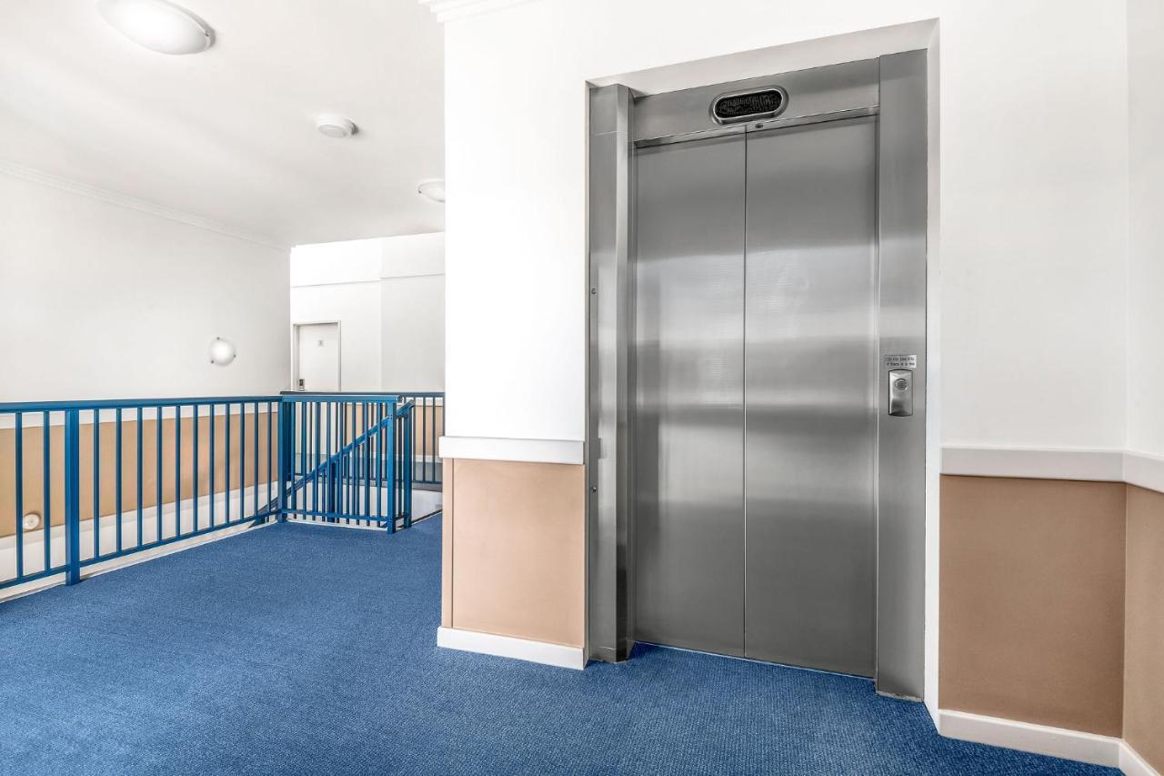 موتيل وندسور موتيل هاوكيسبوري رايس كلوب المظهر الخارجي الصورة A residential elevator