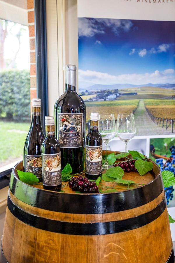 موتيل وندسور موتيل هاوكيسبوري رايس كلوب المظهر الخارجي الصورة A bottle of German wine