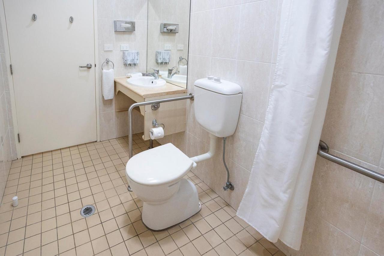 موتيل وندسور موتيل هاوكيسبوري رايس كلوب المظهر الخارجي الصورة Bathroom in a hotel