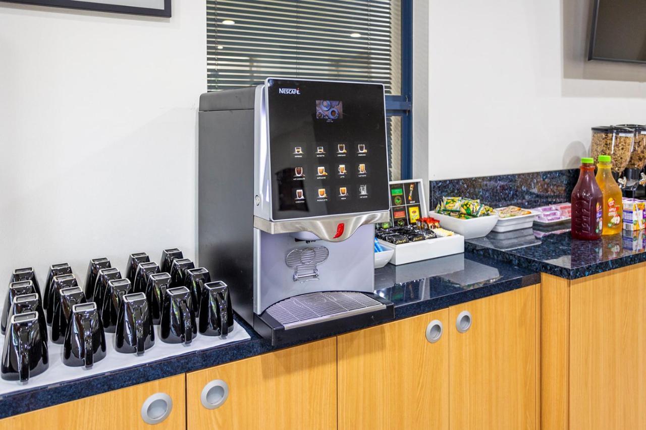موتيل وندسور موتيل هاوكيسبوري رايس كلوب المظهر الخارجي الصورة A coffee machine