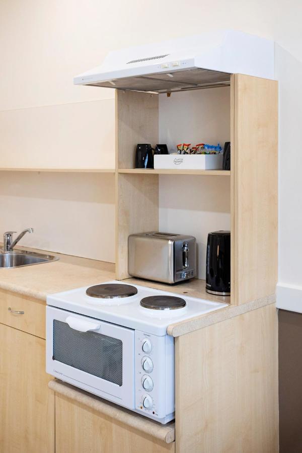 موتيل وندسور موتيل هاوكيسبوري رايس كلوب المظهر الخارجي الصورة A typical kitchen in a student flat