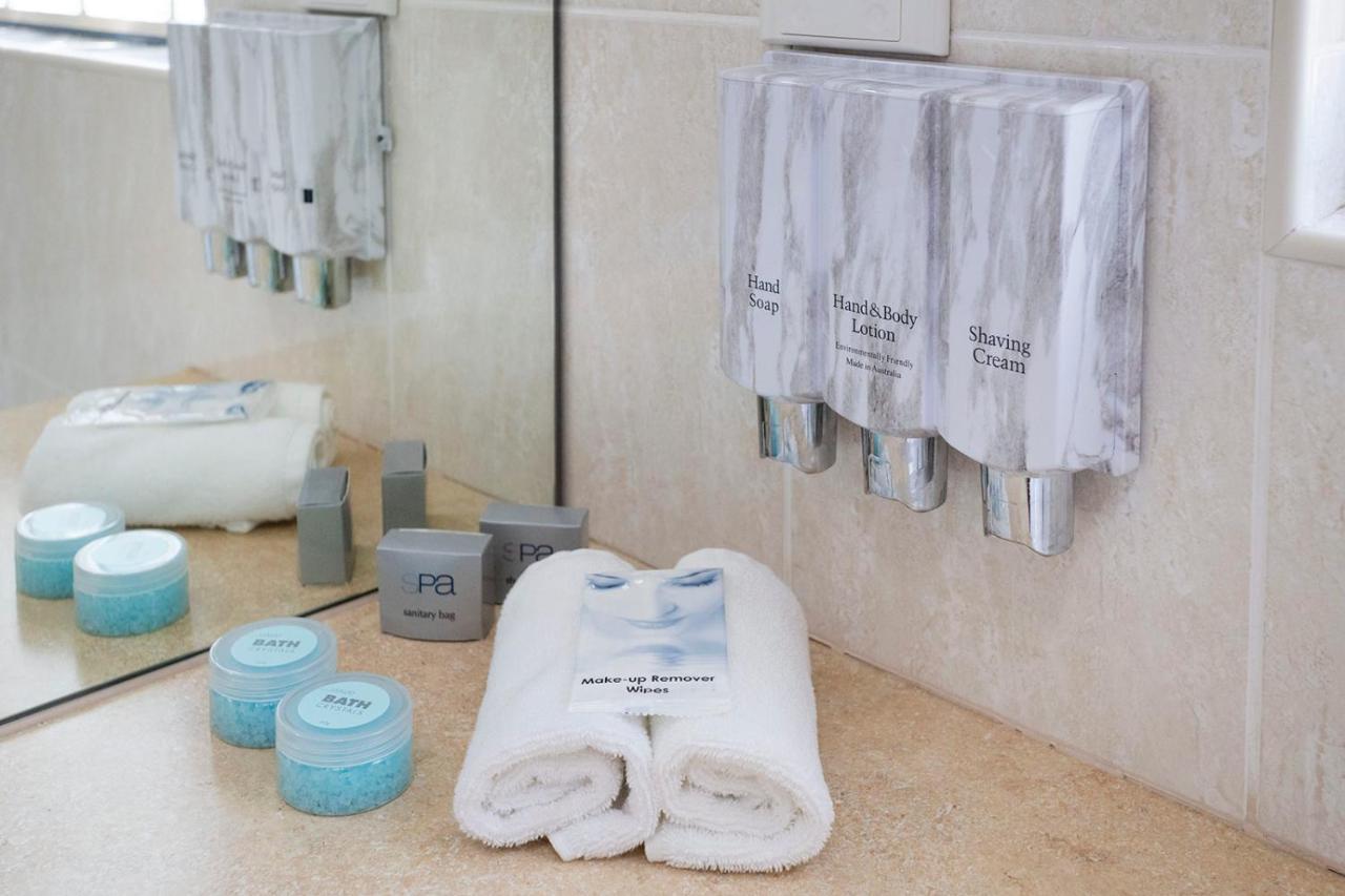 موتيل وندسور موتيل هاوكيسبوري رايس كلوب المظهر الخارجي الصورة A bathroom with toiletries
