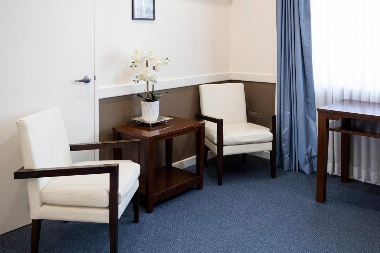 موتيل وندسور موتيل هاوكيسبوري رايس كلوب المظهر الخارجي الصورة A room at the hotel