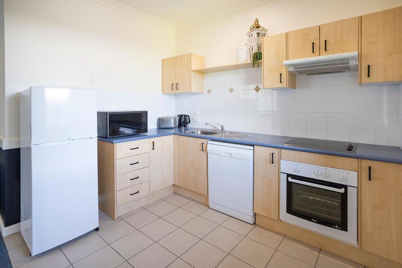 موتيل وندسور موتيل هاوكيسبوري رايس كلوب المظهر الخارجي الصورة A typical kitchen in a student apartment