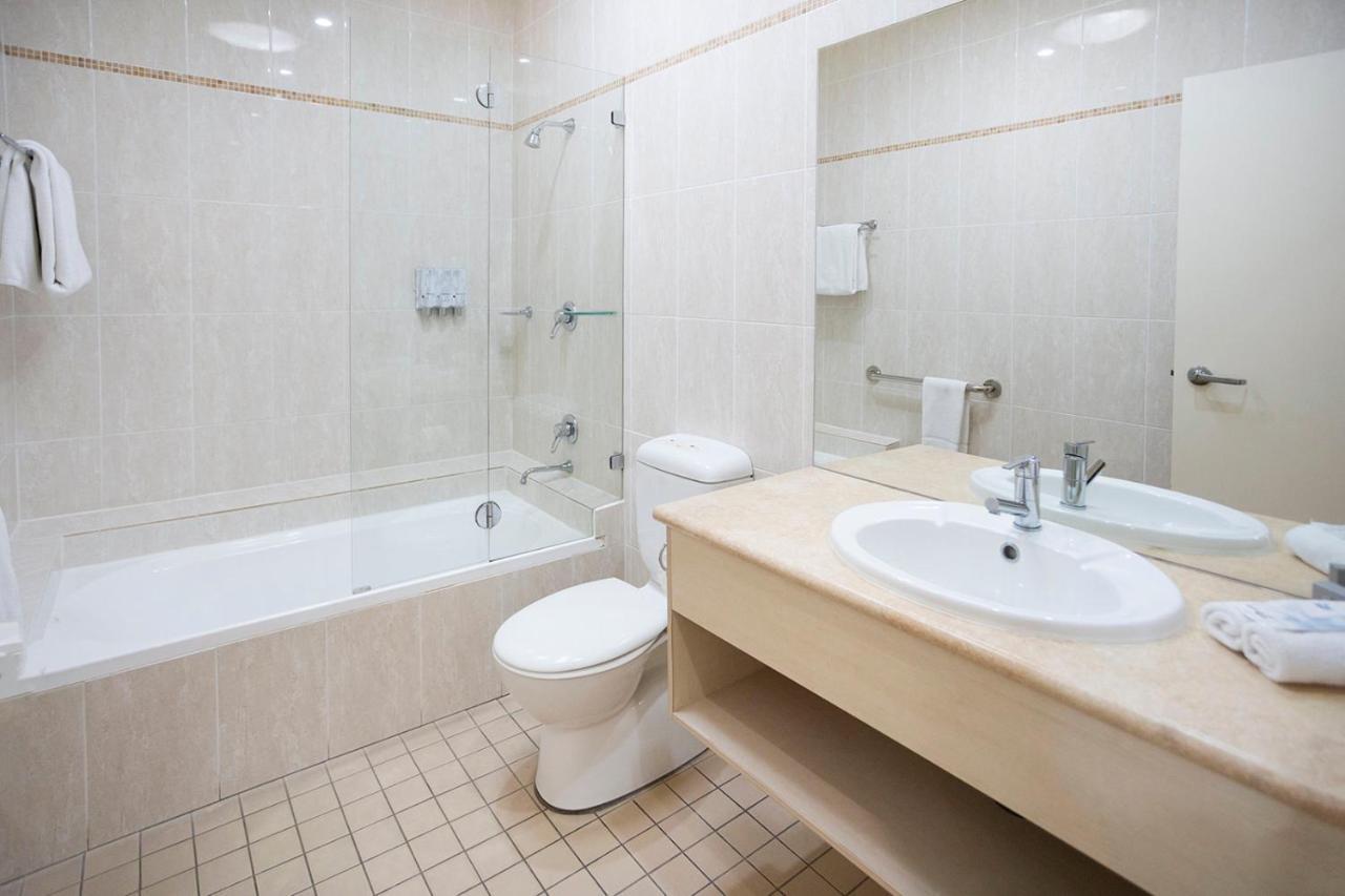 موتيل وندسور موتيل هاوكيسبوري رايس كلوب المظهر الخارجي الصورة Bathroom with shower enclosure